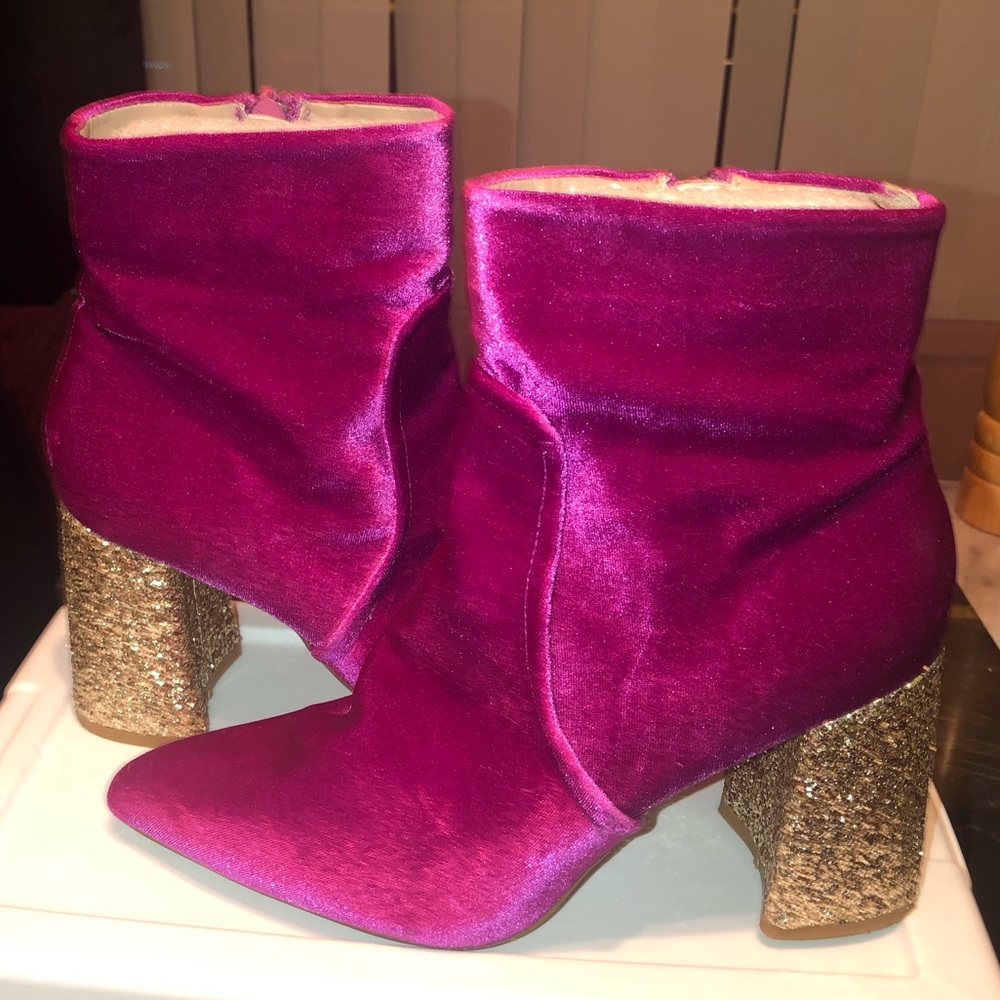 Betsey Johnson Pink Fuschia & Gold Boots